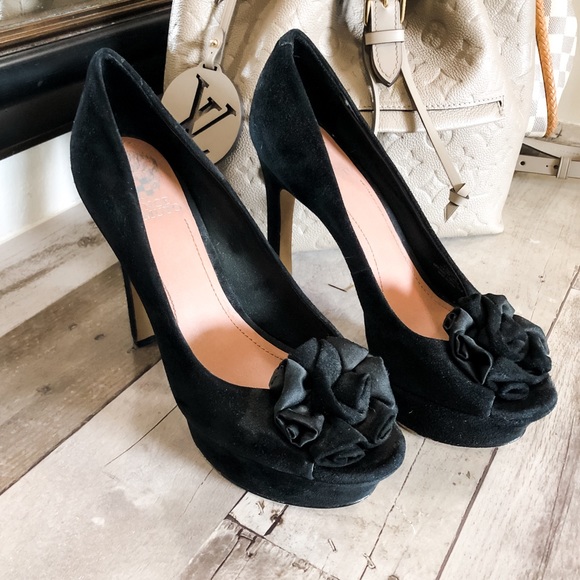 Vince Camino suede black pumps. Like new ✨ - Picture 2 of 4